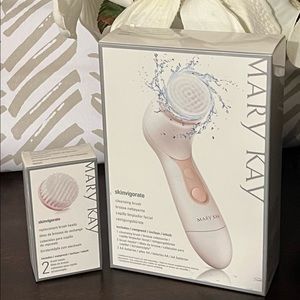 Skinvigorate Cleansing Brush (separate box of heads included)
